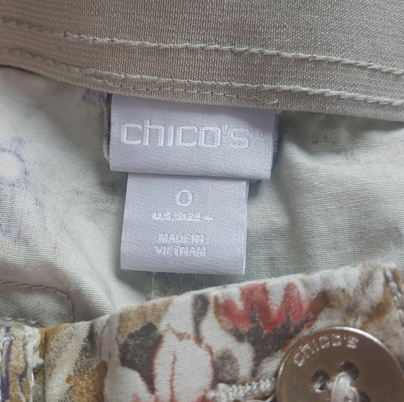 CHICO'S Comfort Stretch Cargo Crops - Picture 5 of 12